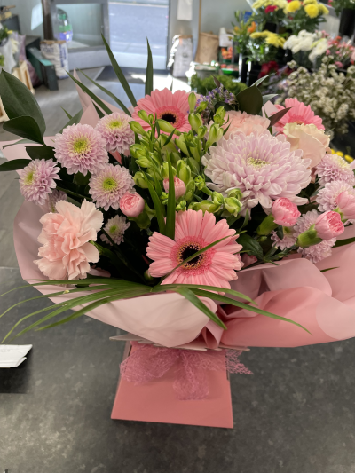 Pink beauty - This radiant bouquet, blending soft pink hues, is the perfect gift to express love and admiration. Available for delivery in Dunfermline.